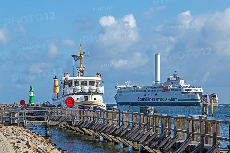 Excursion boat, Scandlines Hybrid Ferry, pier lights, Unterwarnow, Hanse Sail, Warnemünde, Rostock, Mecklenburg-Western Pomerania, Germany