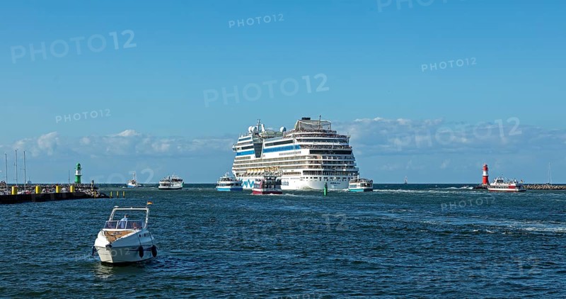 Cruise ship Aida mar leaving, escort boats, pier lights, Unterwarnow, Warnemünde, Rostock, Mecklenburg-Western Pomerania, Germany