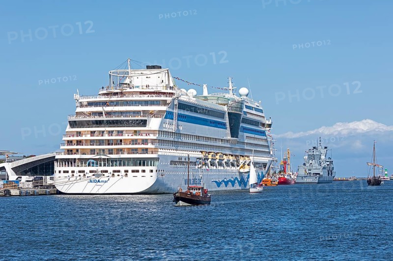 Cruise ship Aida mar in the harbour, boats, Hanse Sail, Unterwarnow, Warnemünde, Rostock, Mecklenburg-Vorpommern, Germany