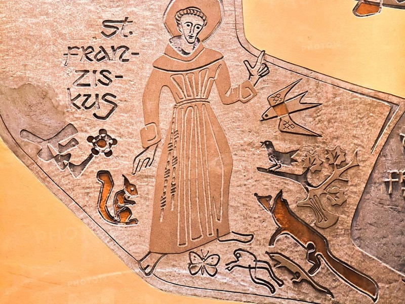 St Francis, Francis of Assisi, patron saint of animals, Middle Ages, birds, fox, squirrel, butterfly, frog, depiction on house wall, Brühl, North Rhine-Westphalia, Germany