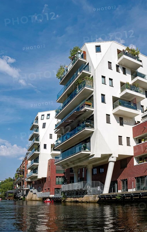 Riverhouses Leipzig, design by Denda Architekten, attractive modern architecture, modern building and living on the Weiße Elster river, modern apartment block, Plagwitz district, Leipzig, Saxony, Germany