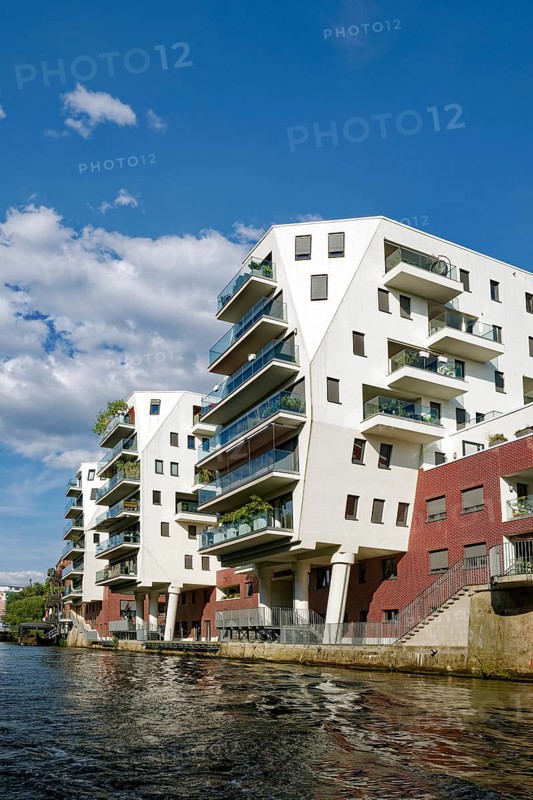 Riverhouses Leipzig, design by Denda Architekten, attractive modern architecture, modern building and living on the Weiße Elster river, modern apartment block, Plagwitz district, Leipzig, Saxony, Germany