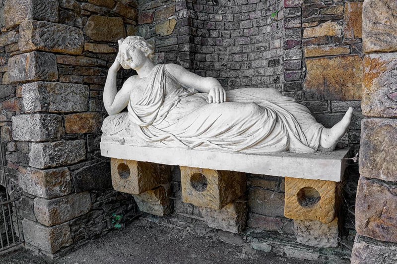 Statue of the spring nymph Egeria, Grotto of Egeria, Wörlitz Park, Wörlitz Gardens, Garden Kingdom of Dessau-Wörlitz, UNESCO World Heritage Site, Wörlitz, Dessau-Roßlau, Saxony-Anhalt, Germany