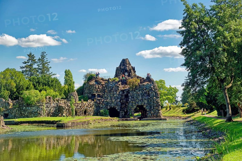 Stein Island with the artificial volcano Vesuvius, Wörlitz Park, Wörlitz Gardens, Garden Kingdom of Dessau-Wörlitz, UNESCO World Heritage Site, Wörlitz, Dessau-Roßlau, Saxony-Anhalt, Germany