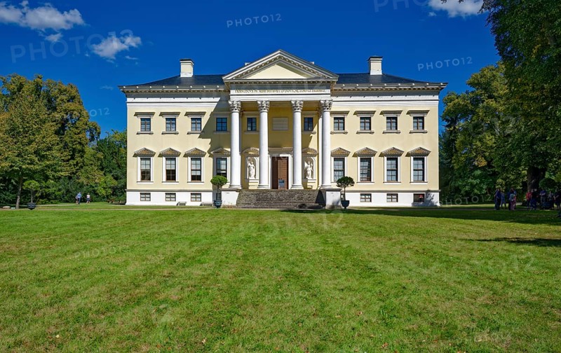 Wörlitz Palace, built 1769-1773, founding building of German Classicism, main façade, Wörlitz Park, Wörlitz Gardens, Garden Kingdom of Dessau-Wörlitz, UNESCO World Heritage Site, Wörlitz, Dessau-Roßlau, Saxony-Anhalt, Germany