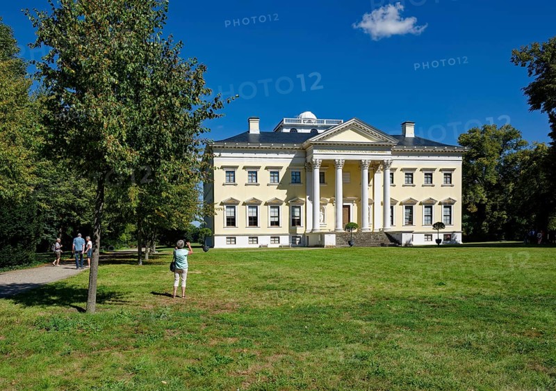 Wörlitz Palace, built 1769-1773, founding building of German Classicism, main façade, Wörlitz Park, Wörlitz Gardens, Garden Kingdom of Dessau-Wörlitz, UNESCO World Heritage Site, Wörlitz, Dessau-Roßlau, Saxony-Anhalt, Germany