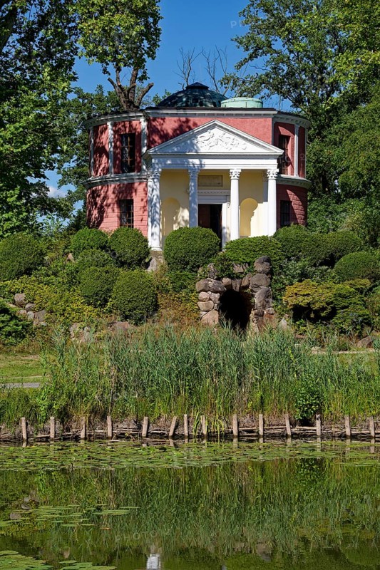 Pantheon designed by Friedrich Wilhelm Freiherr von Erdmannsdorff, Wörlitz Park, Wörlitz Gardens, Garden Kingdom of Dessau-Wörlitz, UNESCO World Heritage Site, Wörlitz, Dessau-Roßlau, Saxony-Anhalt, Germany