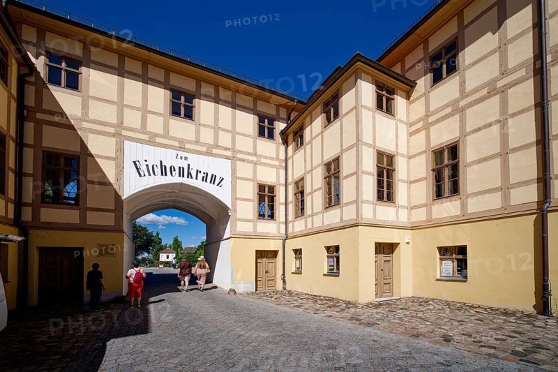 Historic inn, Restaurant Zum Eichenkranz, half-timbered building from around 1786, Wörlitz Park, Wörlitz Gardens, Garden Kingdom of Dessau-Wörlitz, UNESCO World Heritage Site, Wörlitz, Dessau-Roßlau, Saxony-Anhalt, Germany