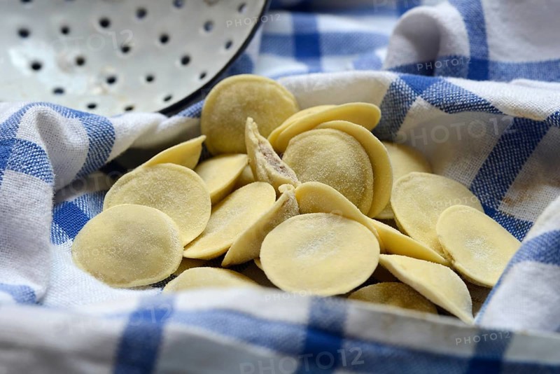 Anolini, filled dumplings with a sieve, pasta variety from Italy, Anolini piacentini