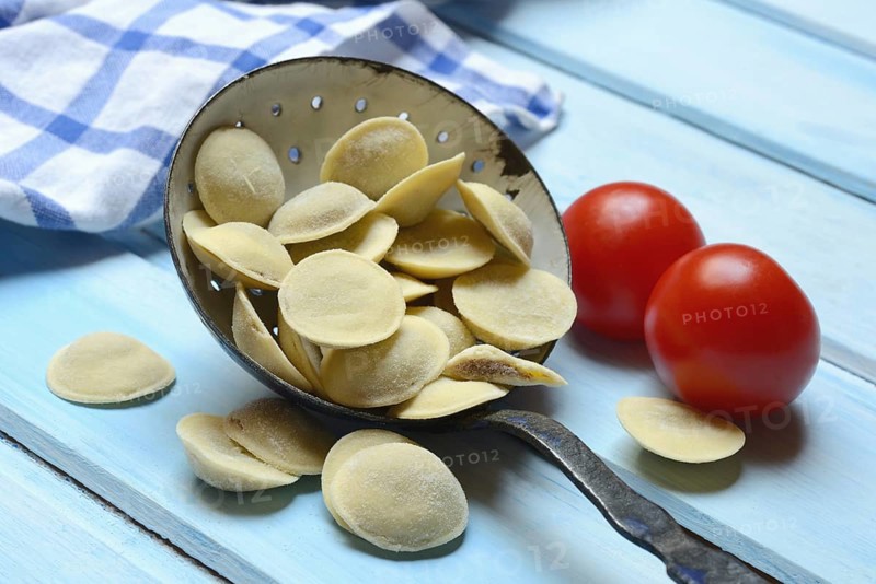 Anolini, filled dumplings in a sieve, pasta variety from Italy, Anolini piacentini