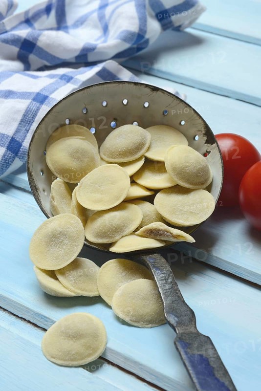 Anolini, filled dumplings in a sieve, pasta variety from Italy, Anolini piacentini