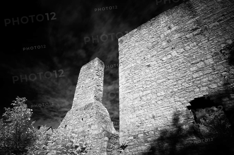 Tor tor and kennel of the castle ruins of Hofen Castle, Mühlhausen am Neckar district, infrared image, black and white, Stuttgart, Baden-Württemberg, Germany