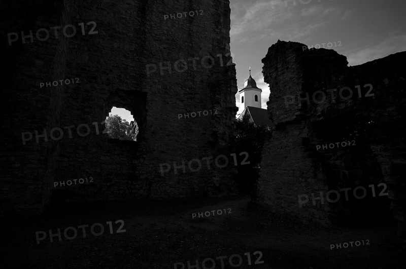 Tor tor and kennel of the castle ruins of Hofen Castle, behind it St Barbara's Church from 1783, district of Mühlhausen am Neckar, black and white, Stuttgart, Baden-Württemberg, Germany