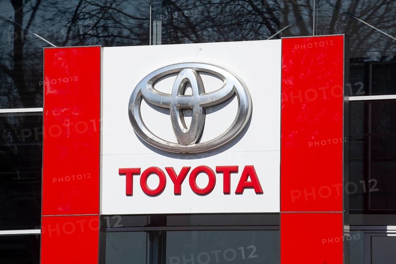 Toyota logo on a car dealership of the Japanese car brand Toyota, Bremen, Germany