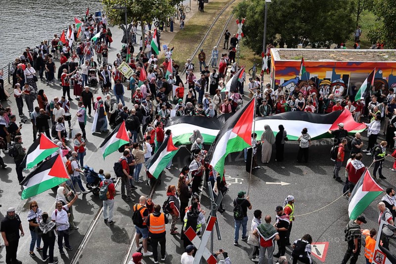 Several thousand people take part in a pro-Palestine demonstration under the slogan United 4 Gaza in Frankfurt am Main on 30 August 2025 in the Hafenpark, near the European Central Bank (ECB) . The rally is accompanied by a massive police presence. On 7 October 2023, the terrorist militia Hamas killed more than 1, 100 people in an attack on Israel. Since Israel's subsequent intervention in the Gaza Strip, there have been repeated pro-Palestinian demonstrations throughout Germany