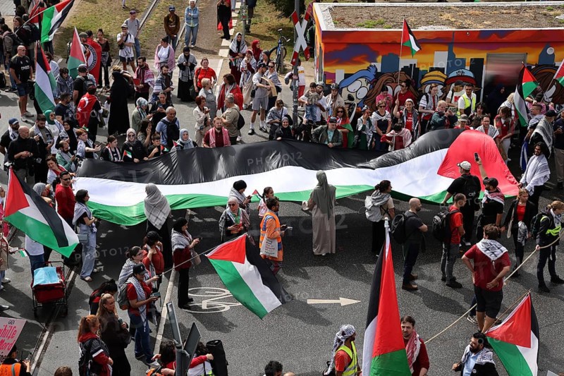 Several thousand people take part in a pro-Palestine demonstration under the slogan United 4 Gaza in Frankfurt am Main on 30 August 2025 in the Hafenpark, near the European Central Bank (ECB) . The rally is accompanied by a massive police presence. On 7 October 2023, the terrorist militia Hamas killed more than 1, 100 people in an attack on Israel. Since Israel's subsequent intervention in the Gaza Strip, there have been repeated pro-Palestinian demonstrations throughout Germany