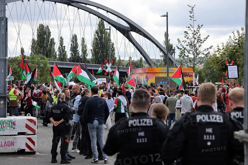 Several thousand people take part in a pro-Palestine demonstration under the slogan United 4 Gaza in Frankfurt am Main on 30 August 2025 in the Hafenpark, near the European Central Bank (ECB) . The rally is accompanied by a massive police presence. On 7 October 2023, the terrorist militia Hamas killed more than 1, 100 people in an attack on Israel. Since Israel's subsequent intervention in the Gaza Strip, there have been repeated pro-Palestinian demonstrations throughout Germany