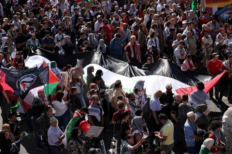 Several thousand people take part in a pro-Palestine demonstration under the slogan United 4 Gaza in Frankfurt am Main on 30 August 2025 in the Hafenpark, near the European Central Bank (ECB) . The rally is accompanied by a massive police presence. On 7 October 2023, the terrorist militia Hamas killed more than 1, 100 people in an attack on Israel. Since Israel's subsequent intervention in the Gaza Strip, there have been repeated pro-Palestinian demonstrations throughout Germany