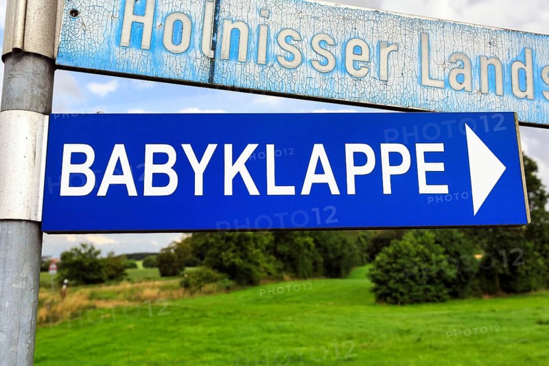 Signpost, signpost with inscription baby hatch, baby window, help in need, care of newborns, Glücksburg, Schleswig-Holstein, Germany