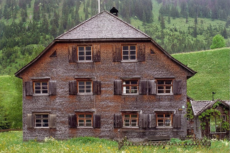 Historic farmhouse with wooden shingles, Hinterstein, Oberallgäu, Bavaria, Germany