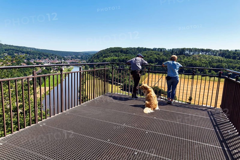Dog walkers enjoy the view of the Weser from the Skywalk, Beverungen, Höxter, East Westphalia, Weserbergland, North Rhine-Westphalia, Germany