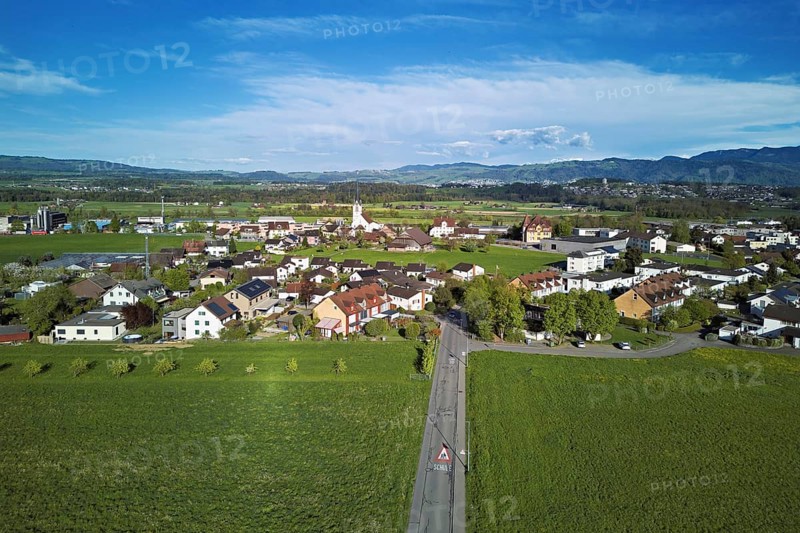 View of the village with the neighbourhood Oberdorf and the catholic parish church Mariä Geburt, Sins, Freiamt, Canton, Aargau, Switzerland
