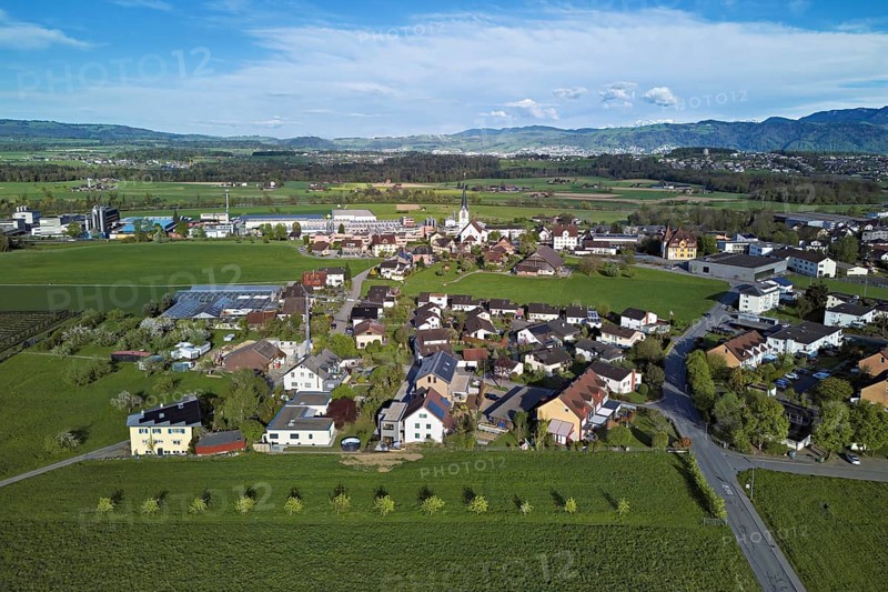 View of the village with the neighbourhood Oberdorf and the catholic parish church Mariä Geburt, Sins, Freiamt, Canton, Aargau, Switzerland