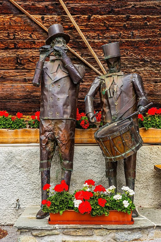 Copper sculptures of drummers and pipers, Saint Luc, Val d'Anniviers, Valais Alps, Canton Valais, Switzerland