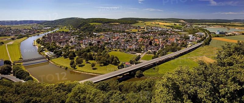 Elevated view of the river Weser and the town of Bodenwerder, birthplace of Münchhausen, Weserbergland, Lower Saxony, Germany