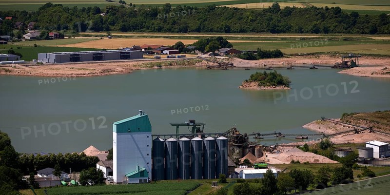 Elevated view of the Ernst Müller GmbH & Co KG gravel works from Eckberg, Bodenwerder, Weserbergland, Lower Saxony, Germany