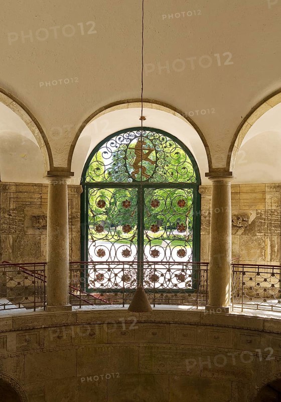 Lattice doors by Ernst Riegel with floral motifs and the Hessian lion in the octagonal pavilion, Kurbrunnen, Bad Nauheim, Hesse, Germany