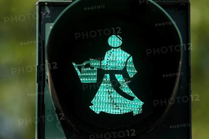 Traffic light man with Sebastian Kneipp, pedestrian traffic light with water doctor in the green phase, Bad Nauheim, Hesse, Germany