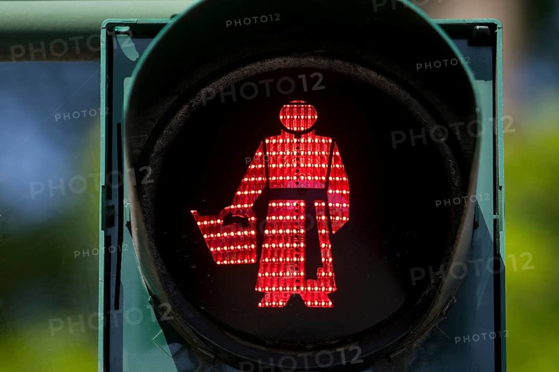 Traffic light man with Sebastian Kneipp, pedestrian traffic light with water doctor in the red phase, Bad Nauheim, Hesse, Germany