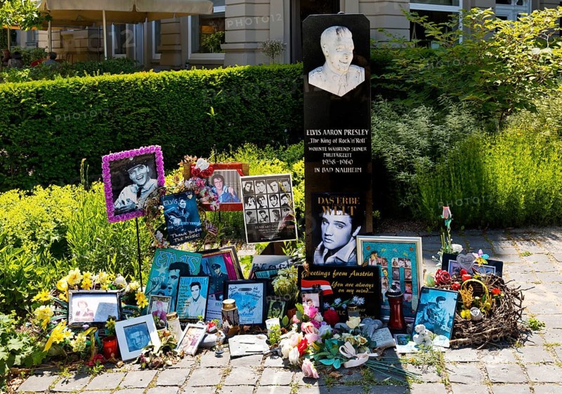 Elvis Stele on Elvis Presley Square, memorial to Elvis Presley with messages from his fans from all over the world, Bad Nauheim, Hesse, Germany