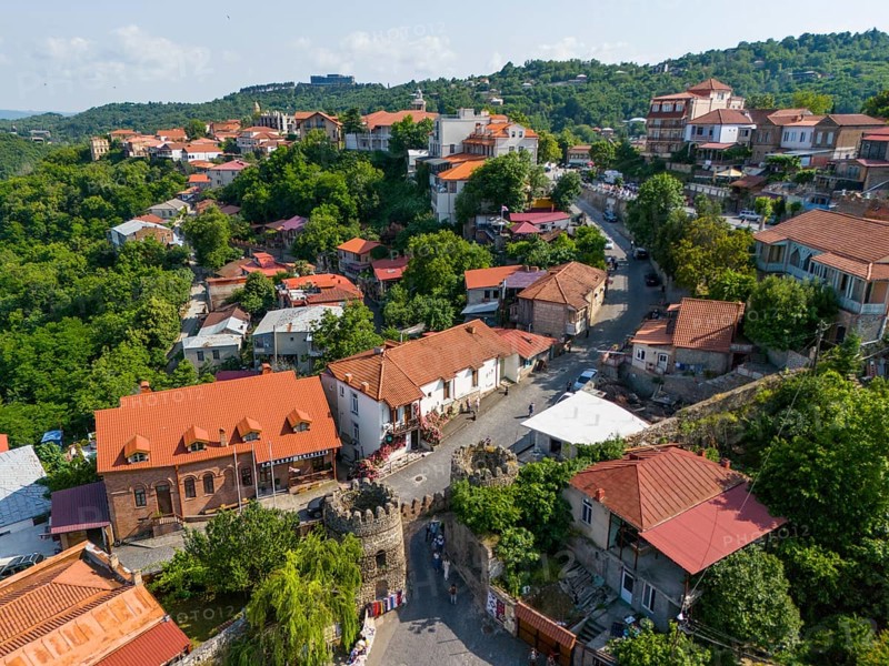 Picturesque village with characteristic red roofs, surrounded by green vegetation and small streets, aerial view, city gate, Sighnaghi, Signagi, Kakheti Province, Greater Caucasus, Georgia, Near East