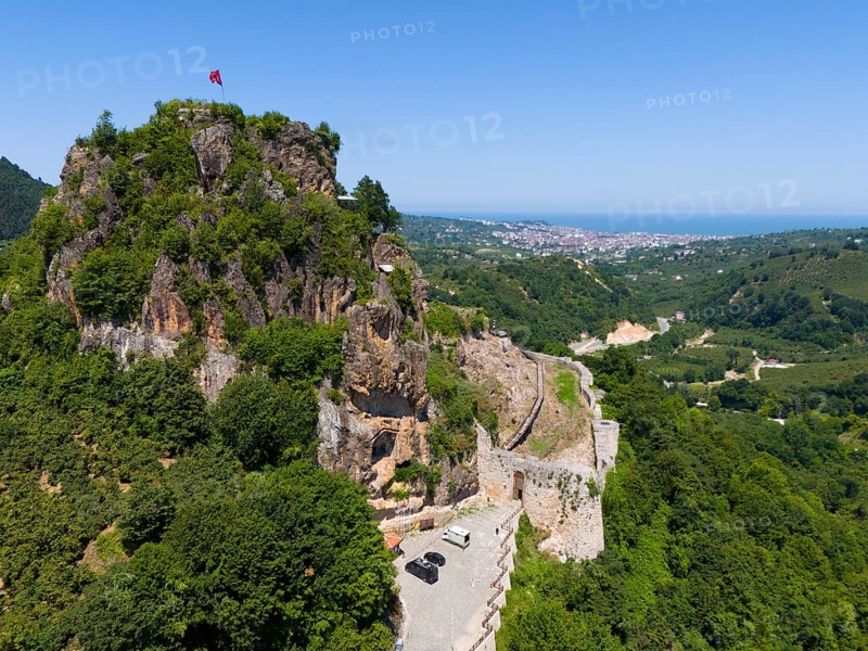 Panorama of a rocky hill with flag and wide valley view, aerial view, Ünye Castle, Ünye Kalesi, Inkur, Ünye, Ordu Province, Turkey