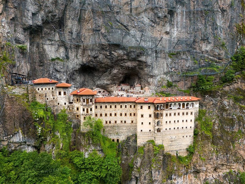 Monastery built into the rock with red roofs, surrounded by steep rock faces, aerial view, Sumela Monastery, Sümela Manastiri, Maçka, Macka, Trabzon Province, Turkey