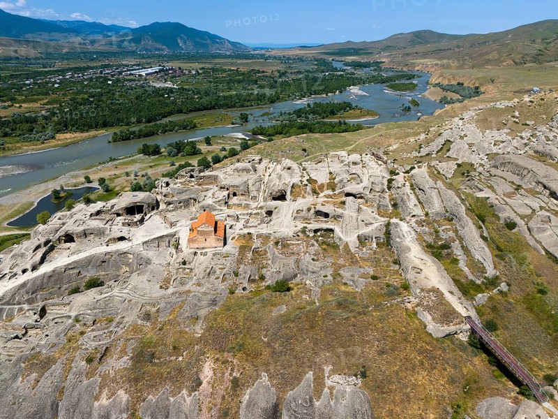 Panoramic view of a rocky landscape with embedded church and river view, aerial view, cave town Uplistsikhe, Uplistsikhe, river Kura or Mtkvari, Inner Kartlia region, Shida Kartli, Georgia