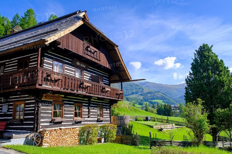 Old farmhouses, St. Oswald, near Bad Kleinkirchheim, Nockberge, Carinthia, Austria