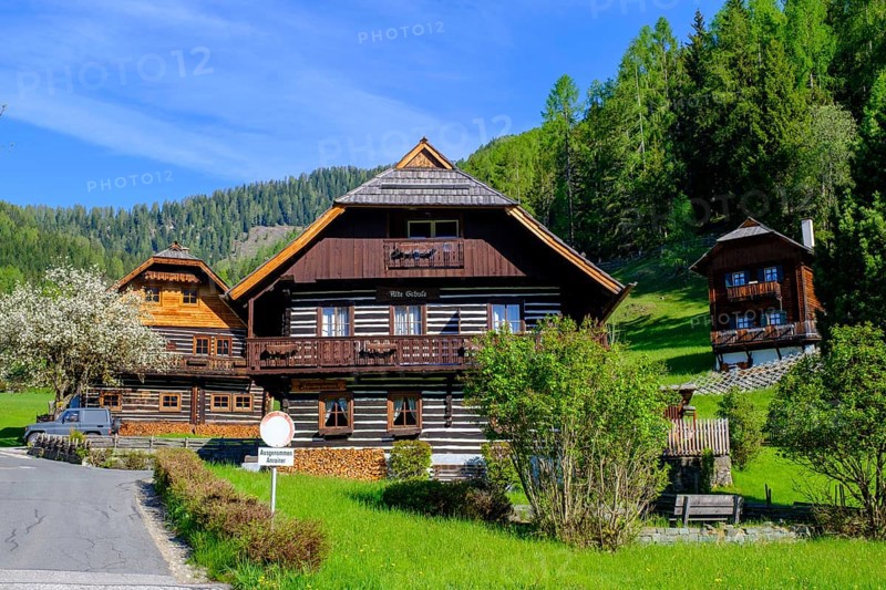 Old farmhouses, St. Oswald, near Bad Kleinkirchheim, Nockberge, Carinthia, Austria