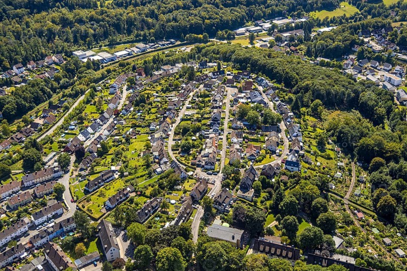 Aerial view, oval housing estate Buckesfelder Ring am Wald, Lüdenscheid-Stadt, Lüdenscheid, Sauerland, North Rhine-Westphalia, Germany, DE, Europe, property tax, real estate, aerial view, aerial photography, aerial photography, Märkischer Kreis, overview, bird's-eye view, housing estate, housing and living, residential area, quality of living, residential neighbourhood, housing estate, residential district, birds-eyes view, overview
