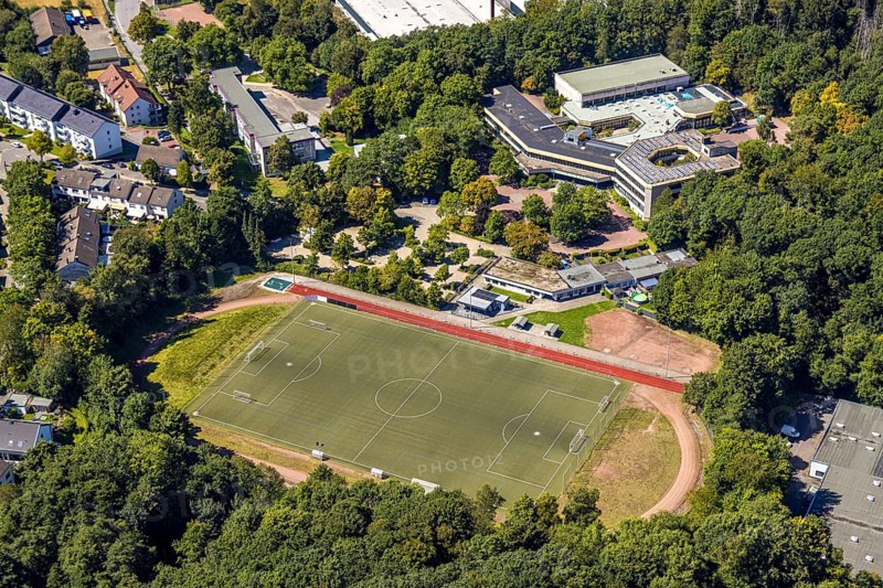 Aerial photo, Theodor-Heuss-Realschule und Fußballstadion Sportplatz Wefelshohl TSV Lüdenscheid e.V., Lüdenscheid-Stadt, Lüdenscheid, Sauerland, North Rhine-Westphalia, Germany, education, educational institution, DE, Europe, football, football field, football stadium, educational institute, aerial photo, aerial photography, aerial photography, Märkischer Kreis, secondary school, school, sport, sports facility, sports field, overview, bird's eye view, bird's eye view, overview