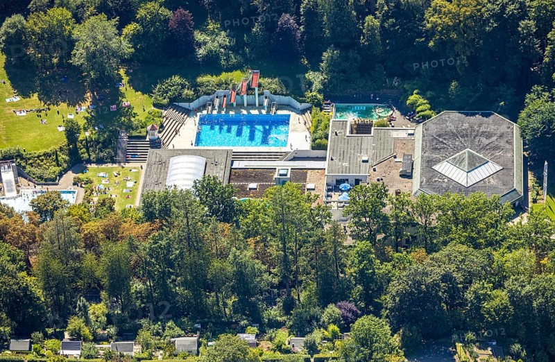 Aerial view, outdoor swimming pool Nattenberg, swimming pool with bathers and eight diving boards, Lüdenscheid city, Lüdenscheid, Sauerland, North Rhine-Westphalia, Germany, bathing establishment, bathing resort, DE, Europe, outdoor pool, leisure activities, indoor pool, aerial view, aerial photography, aerial photography, Märkischer Kreis, swimming pool, swimming pool, overview, bird's-eye view, overview