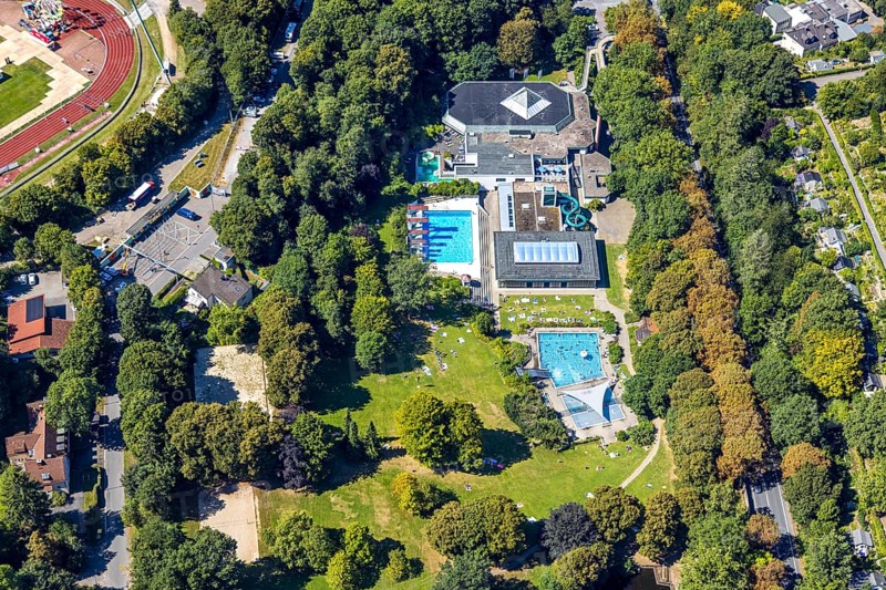Aerial view, outdoor swimming pool Nattenberg, swimming pool with bathers and eight diving boards, Lüdenscheid city, Lüdenscheid, Sauerland, North Rhine-Westphalia, Germany, bathing establishment, bathing resort, DE, Europe, outdoor pool, leisure activities, indoor pool, aerial view, aerial photography, aerial photography, Märkischer Kreis, swimming pool, swimming pool, overview, bird's-eye view, overview