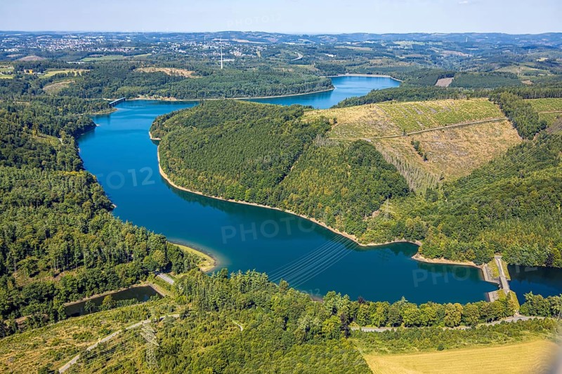 Aerial view, Versetalsperre, forest area with forest damage, Piepersloh, Lüdenscheid, Sauerland, North Rhine-Westphalia, Germany, tree dieback, DE, Europe, clear cutting, calamity areas, aerial view, aerial photography, aerial photography, Märkischer Kreis, lake, dam wall, reservoir, overview, bird's eye view, forest, forest area, forest damage, forest dieback, birds-eyes view, overview