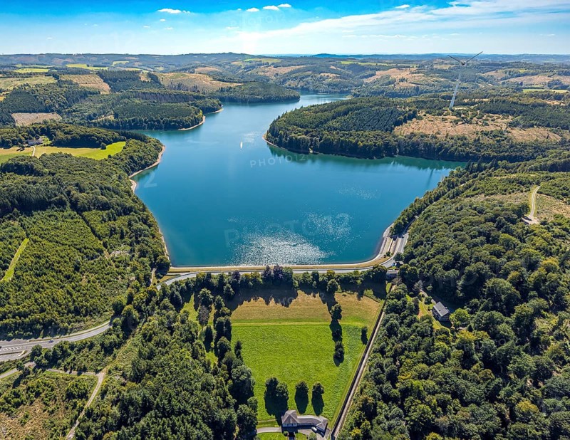 Aerial view, Verse dam with dam, forest area with forest damage, Piepersloh, Lüdenscheid, Sauerland, North Rhine-Westphalia, Germany, tree mortality, DE, Europe, clear-cutting, calamity areas, aerial view, aerial photography, aerial photography, Märkischer Kreis, lake, dam wall, dam, overview, bird's-eye view, forest, forest area, forest damage, forest mortality, birds-eyes view, overview