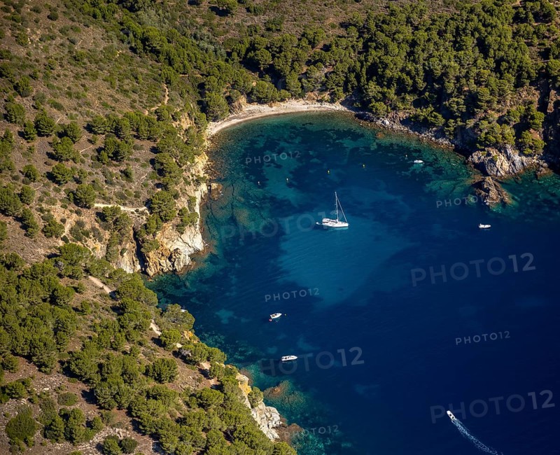 Bays for sailboats and divers, Mediterranean Bay of Roses, blue water, Roses, Costa Brava, Catalonia, Spain, Europe, aerial view, birds-eyes view, aerial photography, aerial photography, overview, bird's eye view, aerial photos of Spain