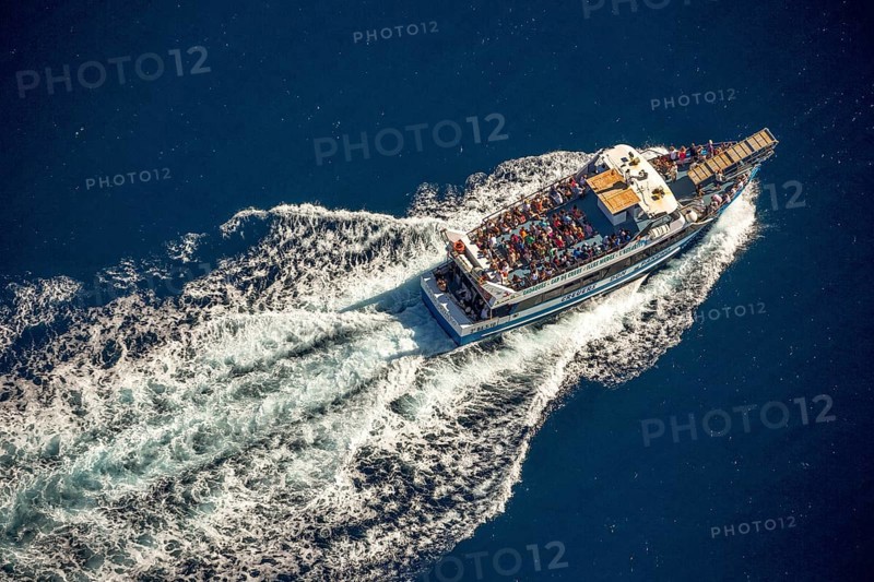 Excursion boat to Cap Norfeu, Cap de Creuers Cadaques, Mediterranean Bay of Roses, blue water, Roses, Costa Brava, Catalonia, Spain, Europe, aerial view, birds-eyes view, aerial photography, aerial photography, aerial photography, overview, bird's eye view, aerial photos of Spain