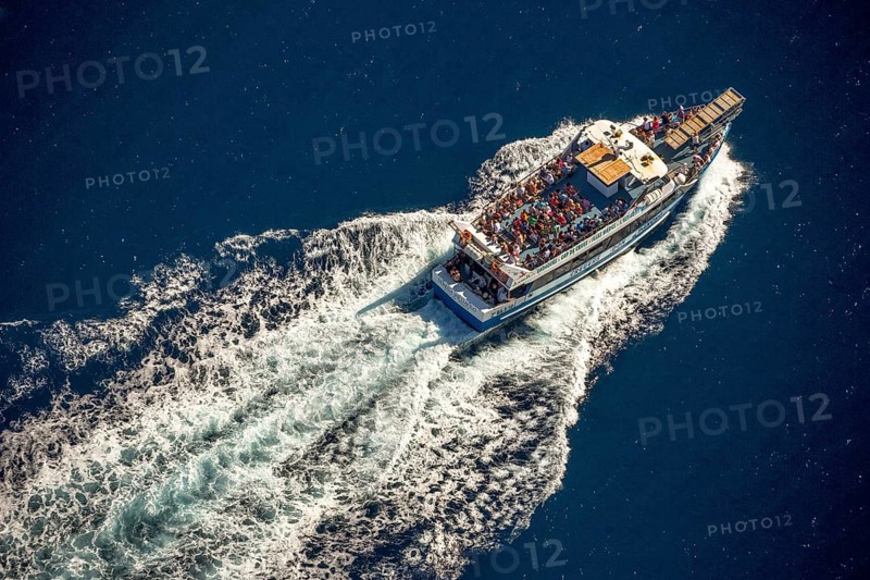 Excursion boat to Cap Norfeu, Cap de Creuers Cadaques, Mediterranean Bay of Roses, blue water, Roses, Costa Brava, Catalonia, Spain, Europe, aerial view, birds-eyes view, aerial photography, aerial photography, aerial photography, overview, bird's eye view, aerial photos of Spain