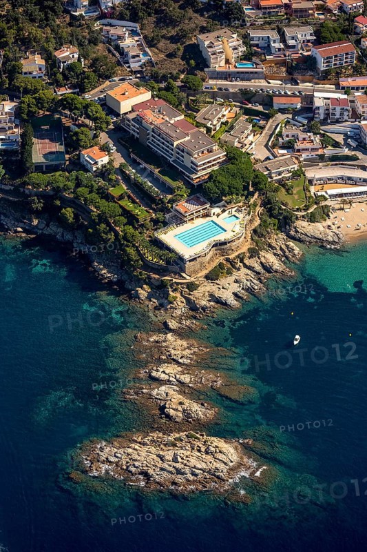 Almadraba Park Hotel with pool, Mediterranean Bay of Roses, blue water, Roses, Costa Brava, Catalonia, Spain, Europe, aerial view, birds-eyes view, aerial photography, aerial photography, overview, overview, bird's eye view, aerial photos of Spain